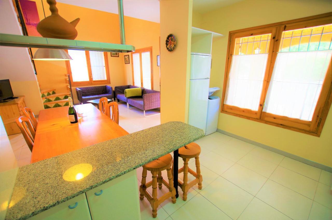 V&v Lloret: Beachside With Private Pool